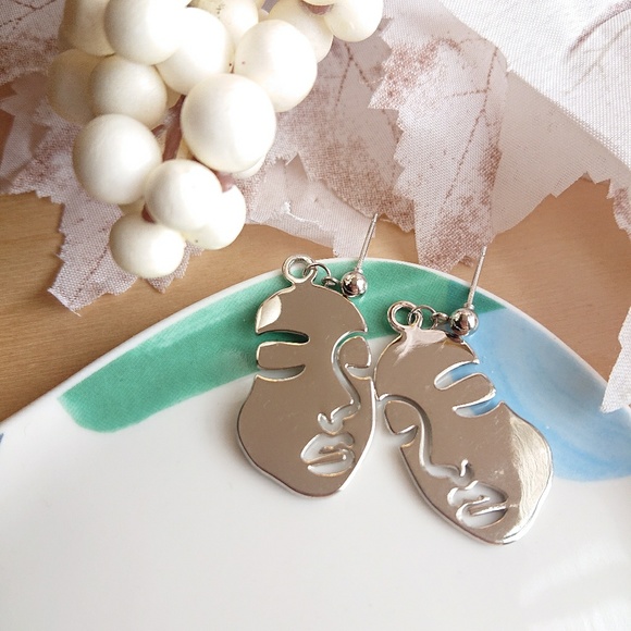 Girl Face Drop Earring - Picture 6 of 7